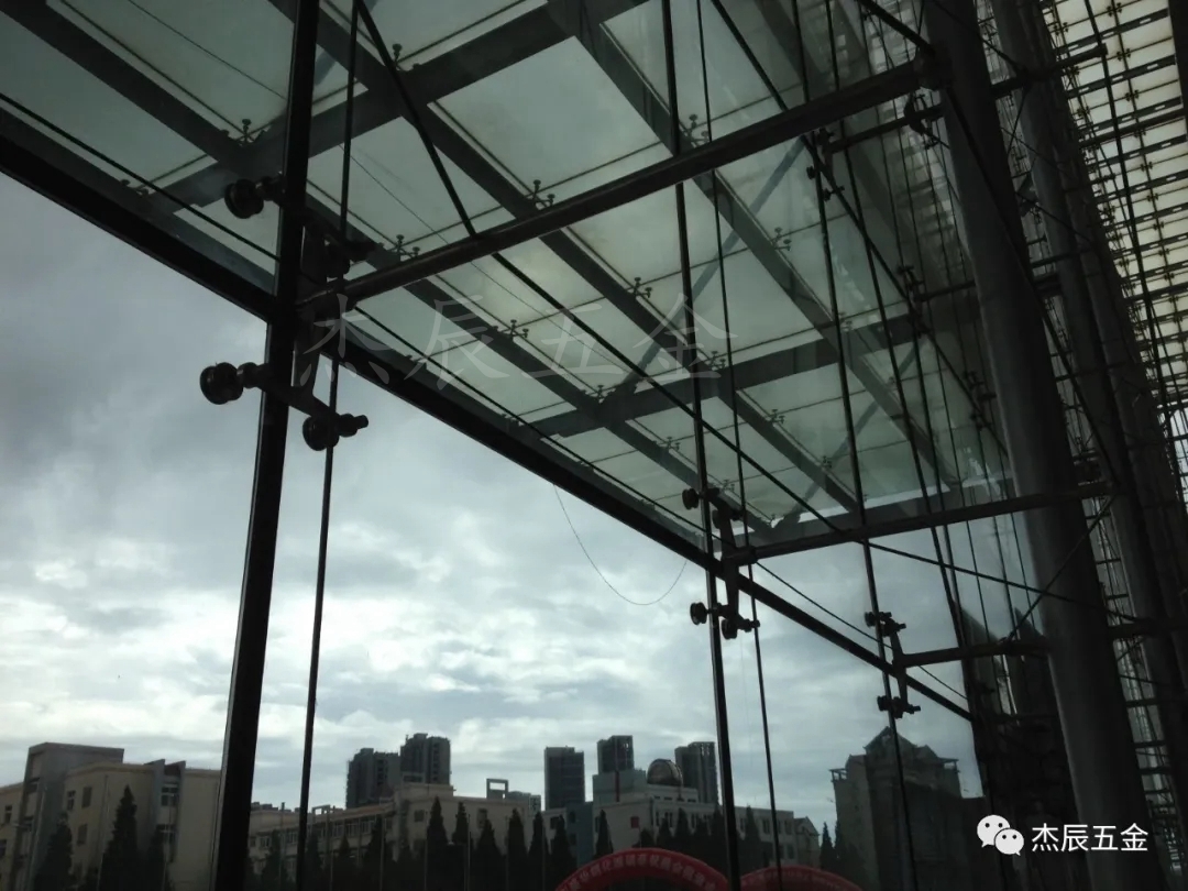 幕墻配件(駁接爪)實(shí)力生產(chǎn)廠家