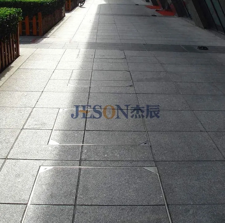 不銹鋼隱形井蓋相較鐵井蓋的優(yōu)勢分析