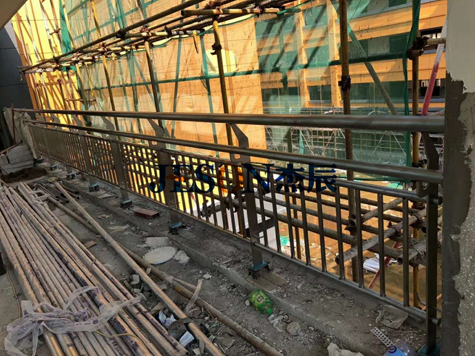 學(xué)校護(hù)欄，請(qǐng)認(rèn)準(zhǔn)杰辰五金！